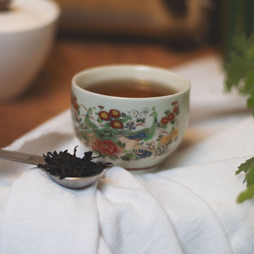 mug of our New Zealand Waikato Black tea next to a scoop of the raw tea as a comparison