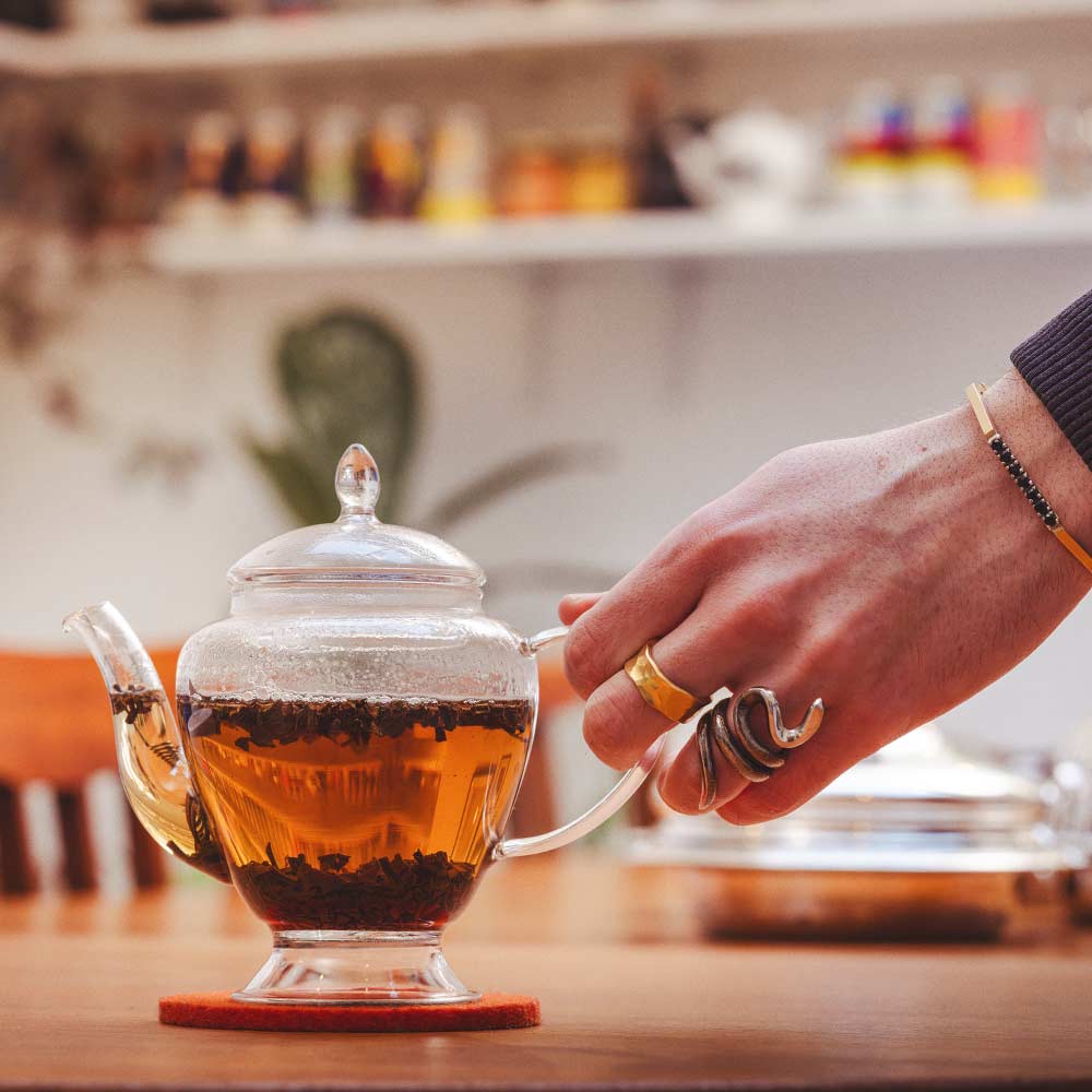 teapot with our Sri Lankan Vanilla Tea steeping